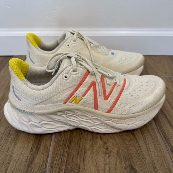 New Balance Fresh Foam X More v4 B-WHITE Running Athletic Shoe Size 9.5 - Picture 6 of 17